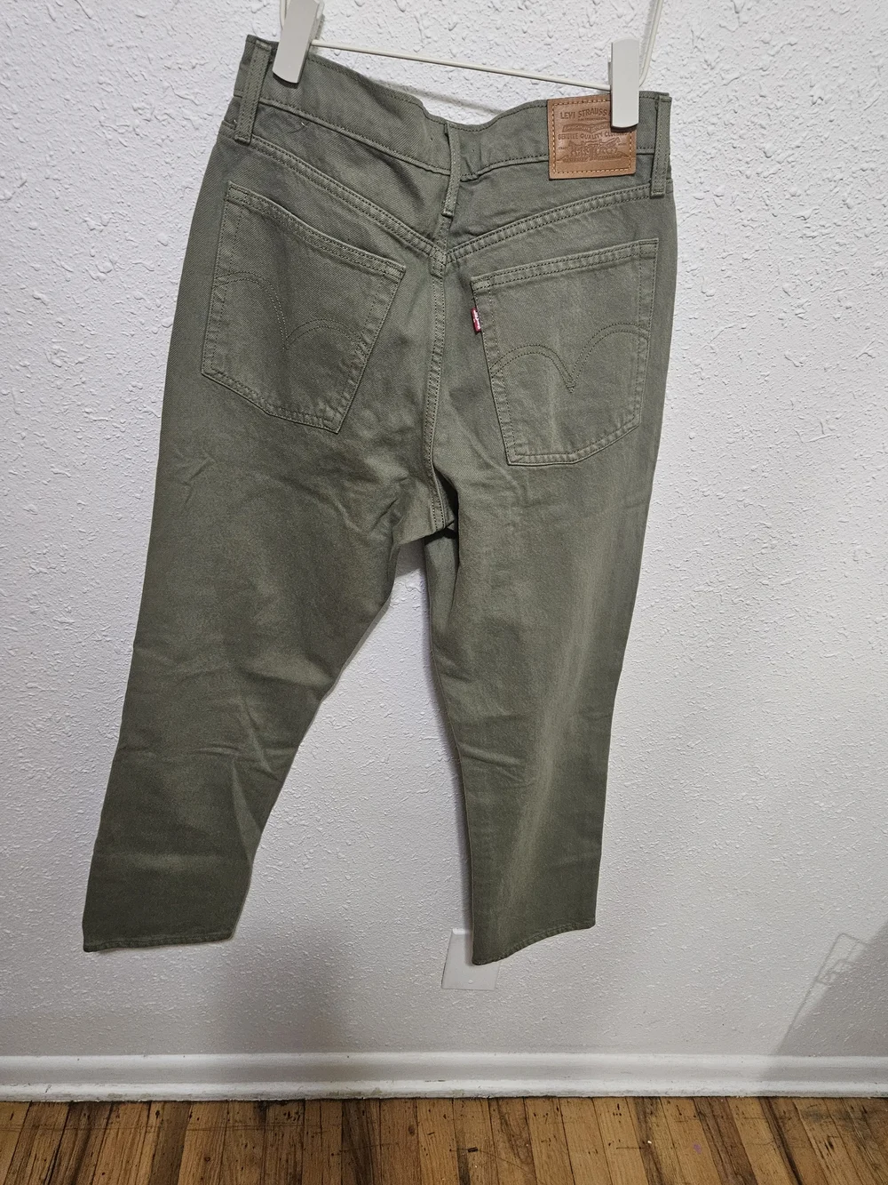 Levi's Men's Olive Green Straight-Leg Chinos